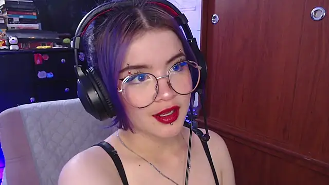 Snapshot of Raventh_ chatting on September 22, 9:57 pm Raventh online show from September 22, 9:57 pm