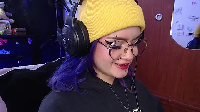 Snapshot of Raventh_ chatting on October 5, 5:12 am Raventh online show from October 5, 5:12 am