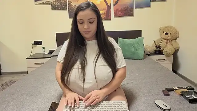 adelline online show from February 5, 9:29 pm