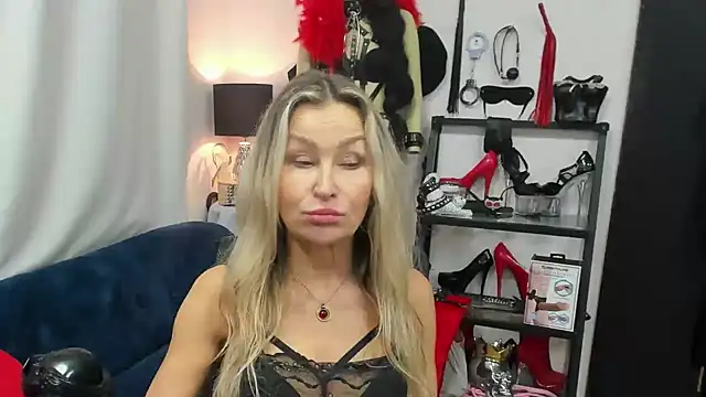 crystaLUX online show from November 18, 6:25 am