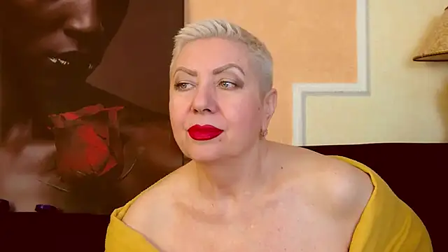 Snapshot of LadyPosh chatting on October 10, 9:31 pm LadyPosh online show from October 10, 9:31 pm
