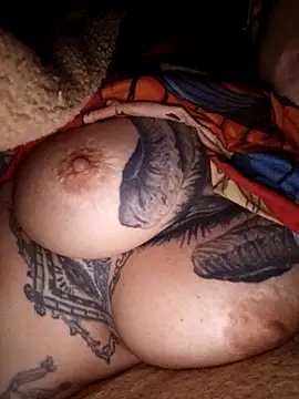 vamporasuccubus19777 online show from April 12, 7:00 am