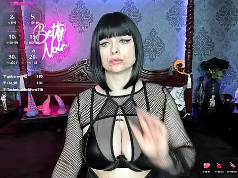 BettyNoir online show from October 19, 7:05 pm