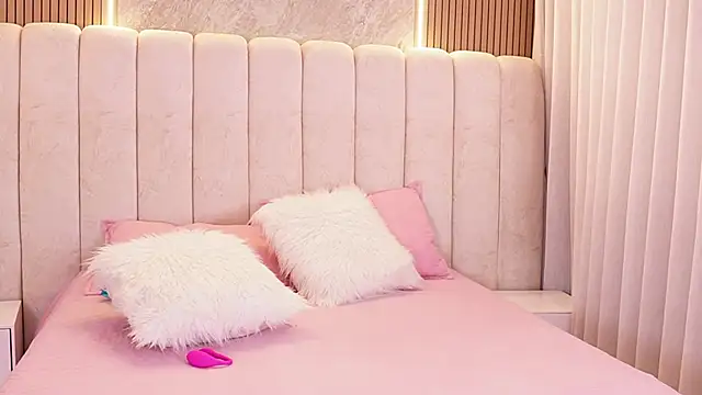 emyli sw  online show from February 15, 3:31 am