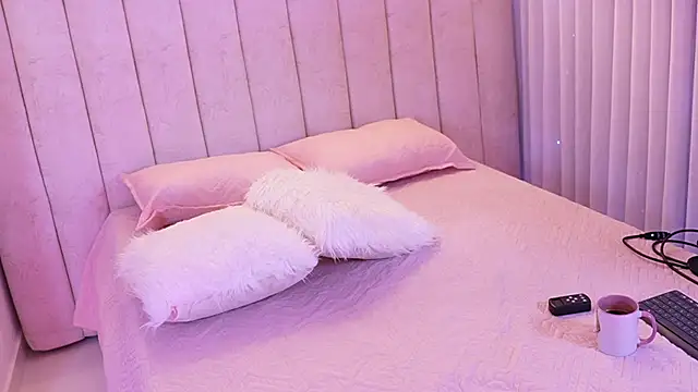 emyli sw  online show from November 14, 3:17 am