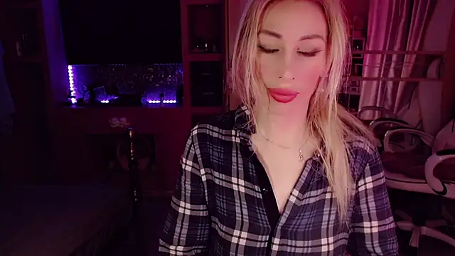 Snapshot of AnnieGOld_ chatting on September 16, 8:06 pm AnnieGOld online show from September 16, 8:06 pm