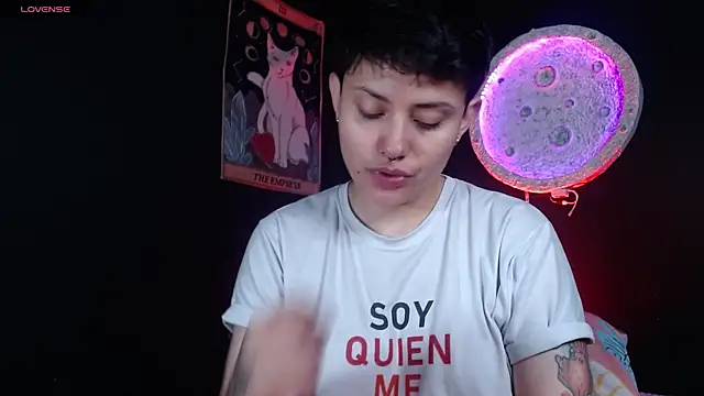 girl intense444 online show from April 16, 1:44 pm