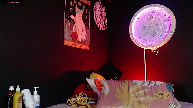 girl intense444 online show from April 20, 7:06 pm