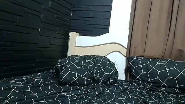 KrikaCat online show from December 17, 1:26 pm