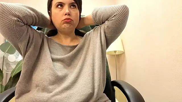 BattyMoll online show from October 25, 3:08 pm