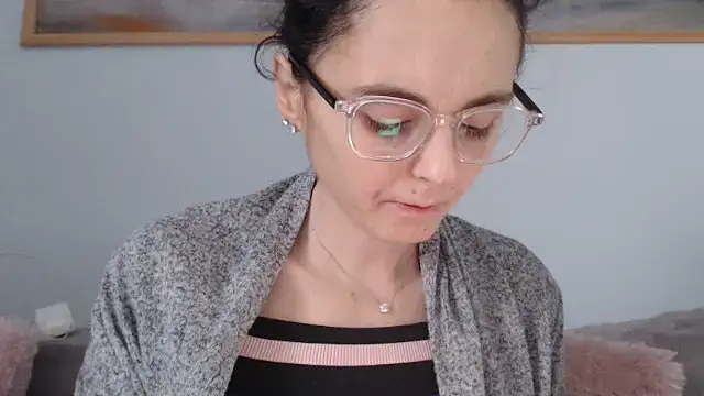 cleophee online show from April 15, 8:15 am