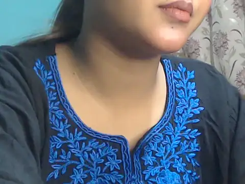 NancyRuvi online show from November 9, 4:47 pm