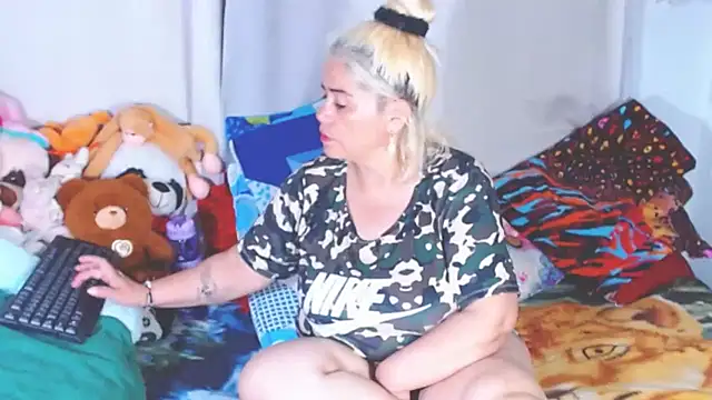 estrellita fugaz16x online show from December 15, 3:01 am