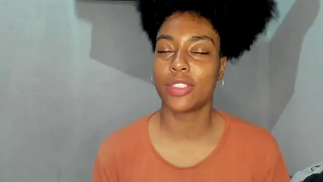 Snapshot of thaimy_ chatting on September 19, 12:42 am thaimy online show from September 19, 12:42 am