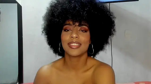Snapshot of thaimy_ chatting on October 6, 11:42 pm thaimy online show from October 6, 11:42 pm