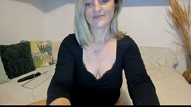 Jadore able online show from November 7, 3:12 am