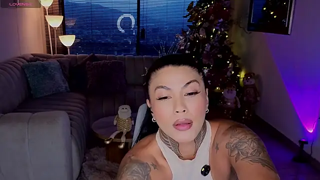 pamela reyes  online show from December 18, 10:47 pm