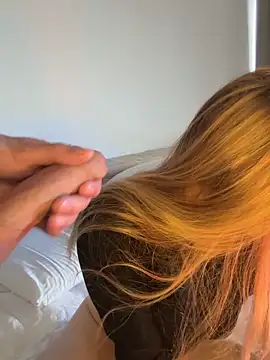 curchez  online show from March 6, 9:10 pm