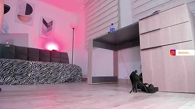 Miabelier online show from December 14, 11:32 pm