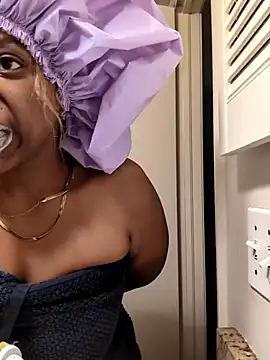 JadaSkyy online show from December 1, 5:04 pm