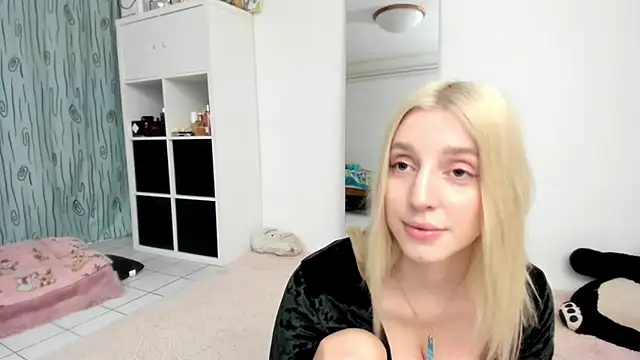 KenzieDawton online show from May 20, 4:26 pm