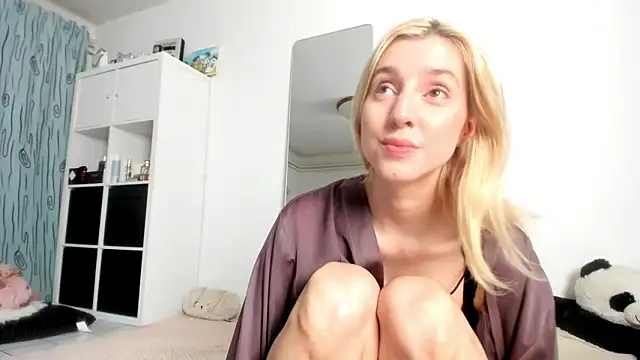 KenzieDawton online show from December 17, 4:27 am