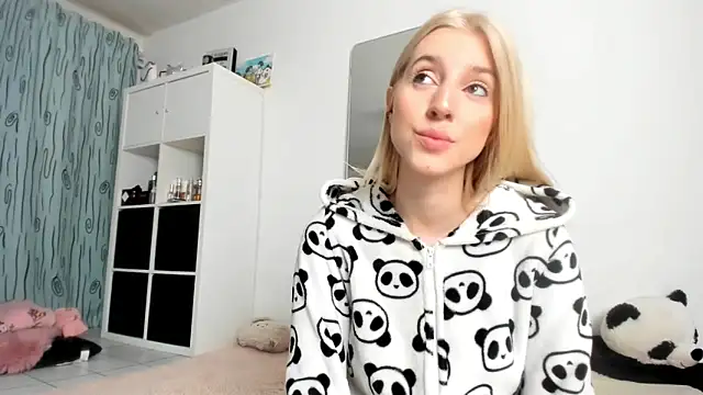 KenzieDawton online show from October 24, 3:46 am