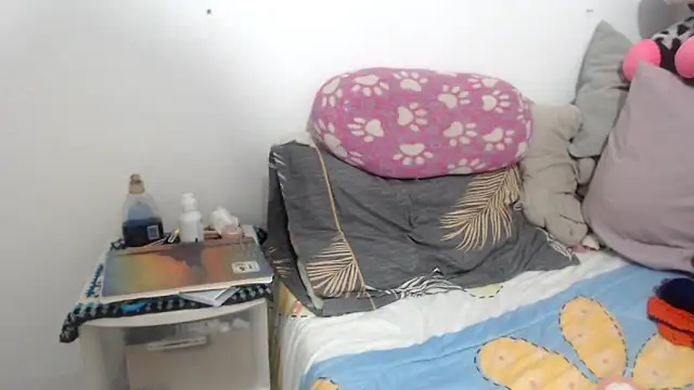 karlythothxh online show from October 15, 11:40 pm