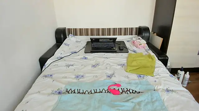 Snapshot of sweet-tinqerbell chatting on September 19, 7:18 am sweet-tinqerbell online show from September 19, 7:18 am