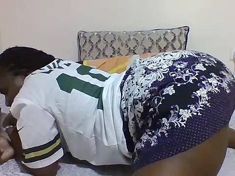 sweetelle09 online show from September 28, 3:02 am