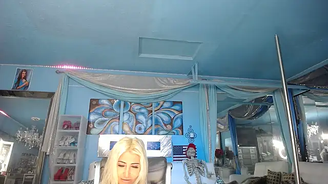 ADRIANNA FOX online show from January 14, 9:25 am