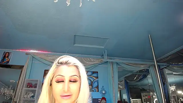 ADRIANNA FOX online show from September 23, 10:35 am