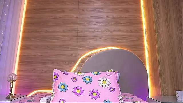 alexaa walker online show from March 8, 11:58 am