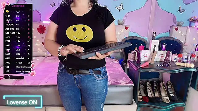 Zaly mature online show from April 17, 11:18 pm