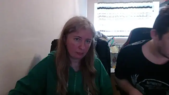 PeterAndJen online show from April 18, 7:07 pm