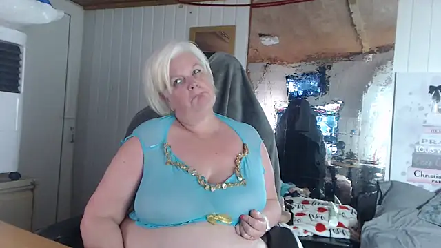 sexychazza16 online show from October 16, 11:29 pm