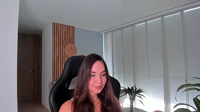 AnnieHallX online show from April 25, 9:12 pm