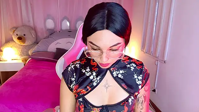 Snapshot of Lyna_love chatting on October 15, 8:33 pm Lyna love online show from October 15, 8:33 pm