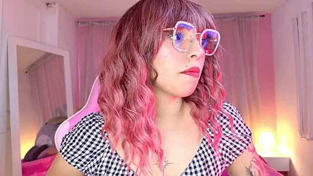 Snapshot of Lyna_love chatting on October 14, 8:22 pm Lyna love online show from October 14, 8:22 pm