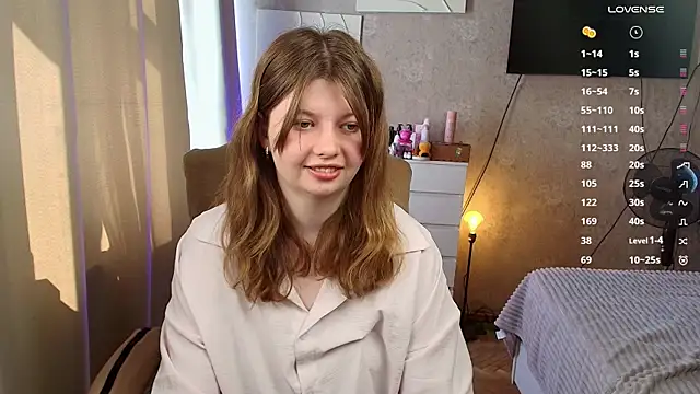 Vivian cutie online show from April 11, 10:30 am