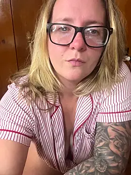 Lizzyloo online show from November 20, 1:06 am