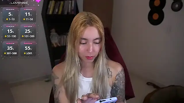 Snapshot of Saucy_Jenn chatting on September 13, 3:47 am Saucy Jenn online show from September 13, 3:47 am