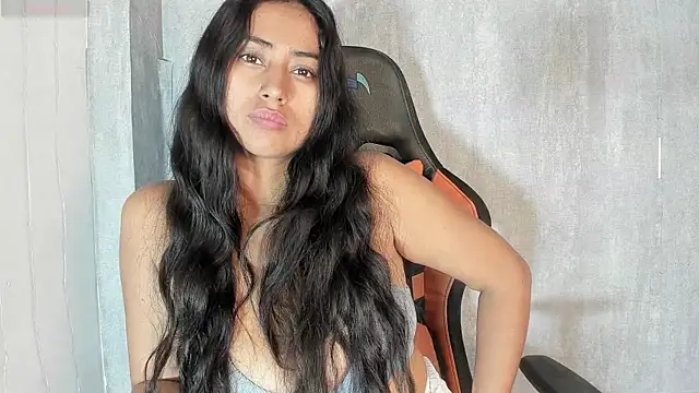 Snapshot of Valentinne_z chatting on September 9, 3:56 pm Valentinne z online show from September 9, 3:56 pm