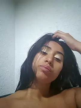 Snapshot of Valentinne_z chatting on October 14, 3:53 am Valentinne z online show from October 14, 3:53 am
