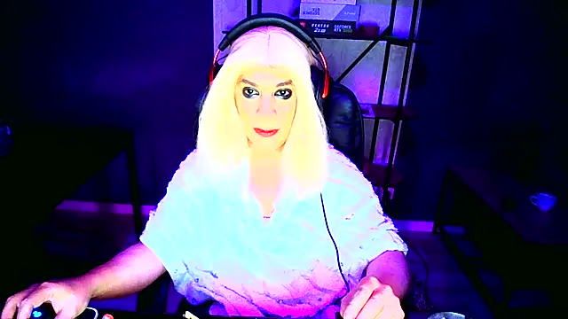 LatruieSow online show from November 14, 6:35 am