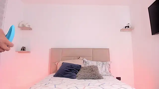 Alexandra ra online show from April 18, 3:53 am