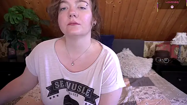 Snapshot of TessaWinter chatting on October 14, 3:14 pm TessaWinter online show from October 14, 3:14 pm