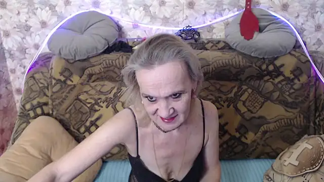 MissBekker online show from November 19, 9:15 pm