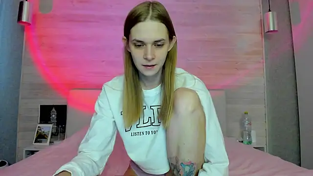 molly hunt  online show from April 19, 4:23 am