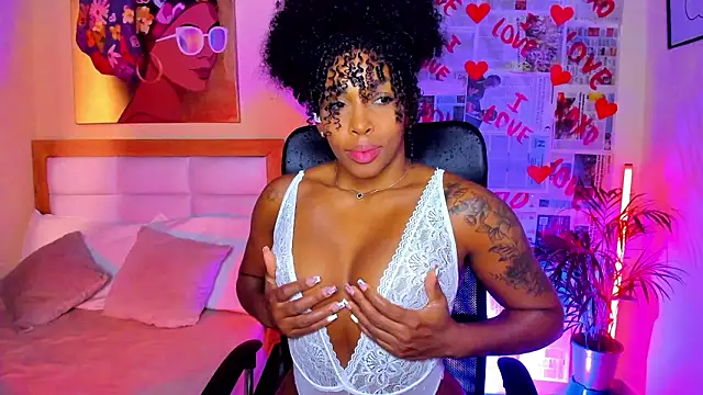 AitanaBrown  online show from February 15, 2:27 pm